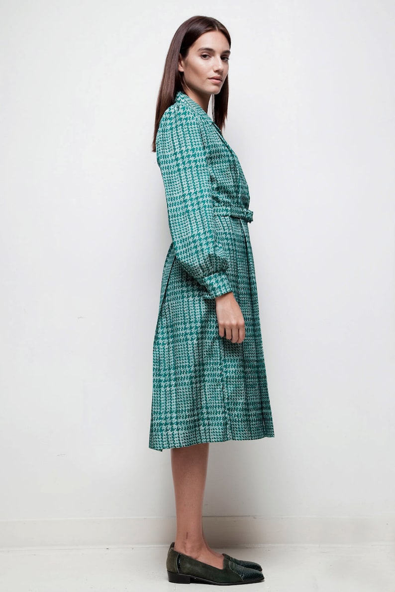 shirtwaist dress green houndstooth plaid polyester pleated vintage 70s LARGE L long sleeves image 3