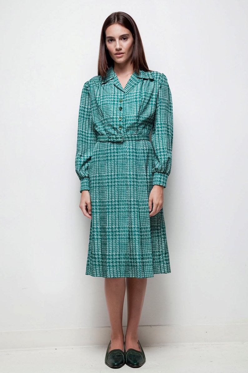 shirtwaist dress green houndstooth plaid polyester pleated vintage 70s LARGE L long sleeves image 1