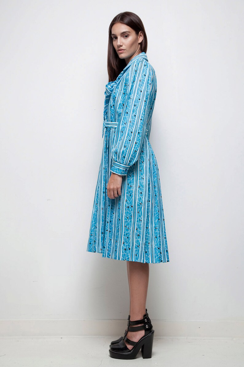 vintage 1970s ascot bow shirtdress mod blue stripes print LARGE L long sleeves knee length