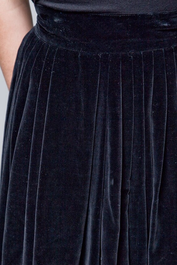 vintage 50s 1950s pleated skirt black velvet xs s… - image 5