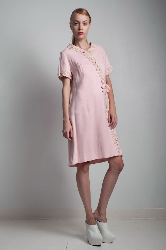 vintage 50s pink linen dress Jackie O short sleeve shift embroidered lace trim LARGE L