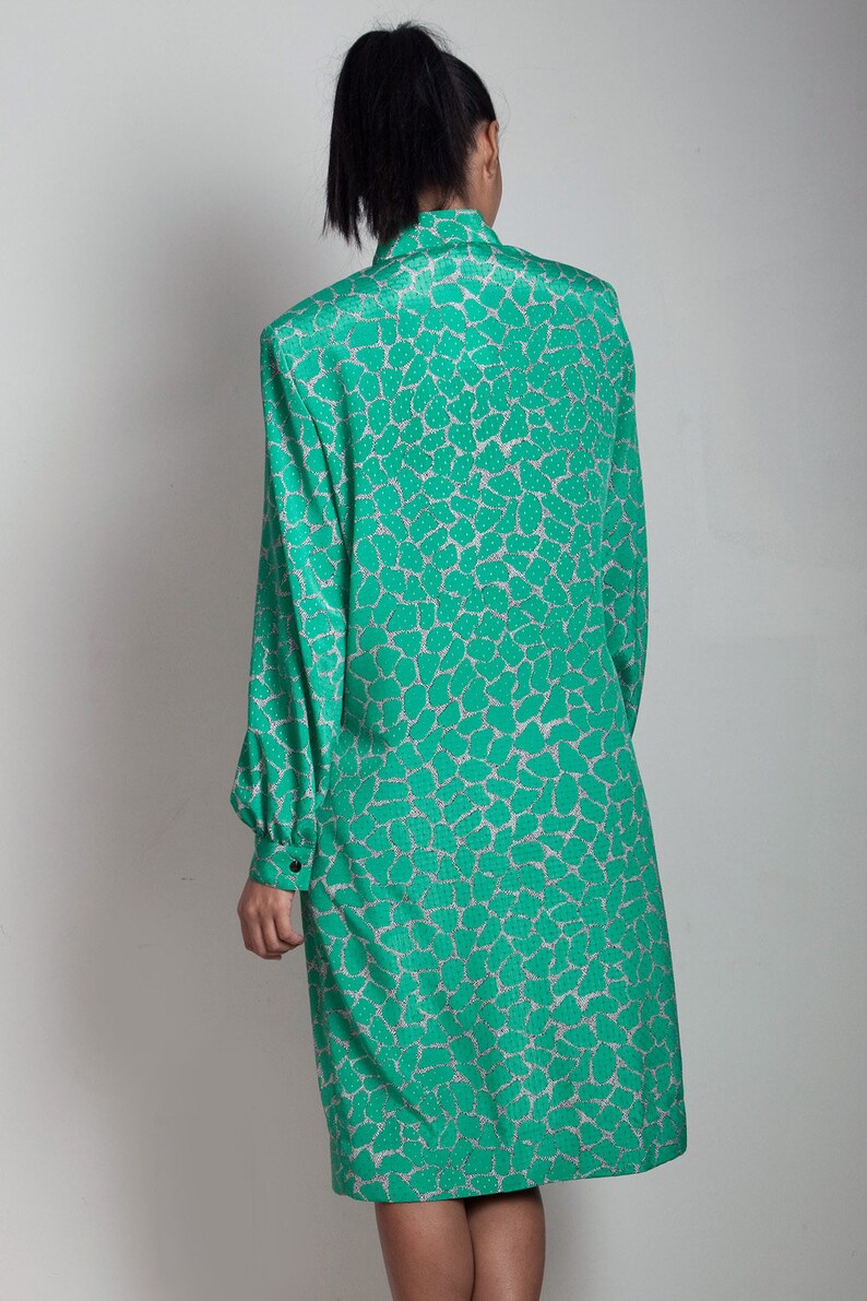 vintage 70s secretary shirt dress slinky damask green abstract print pockets shoulder pads long sleeves ONE SIZE S M L small medium large image 4