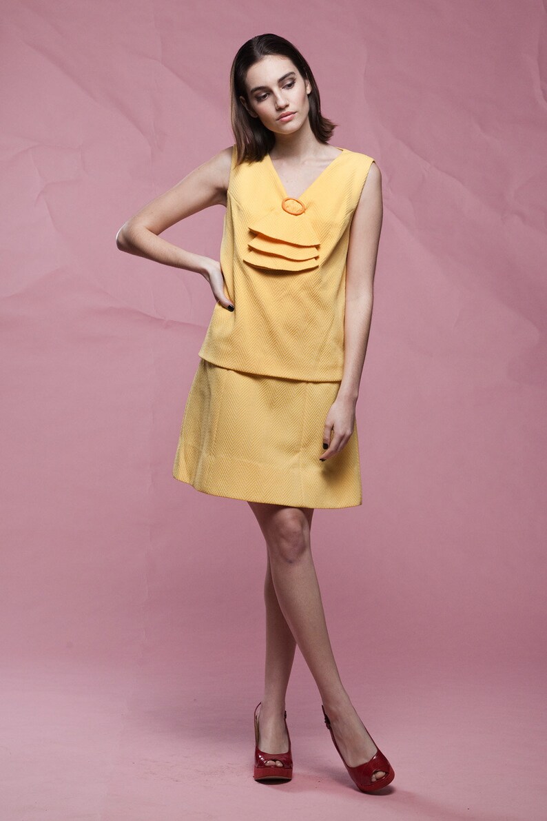 60s ascot dress, yellow sleeveless textured chevron drop waist mod mini vintage 60s MEDIUM M image 2