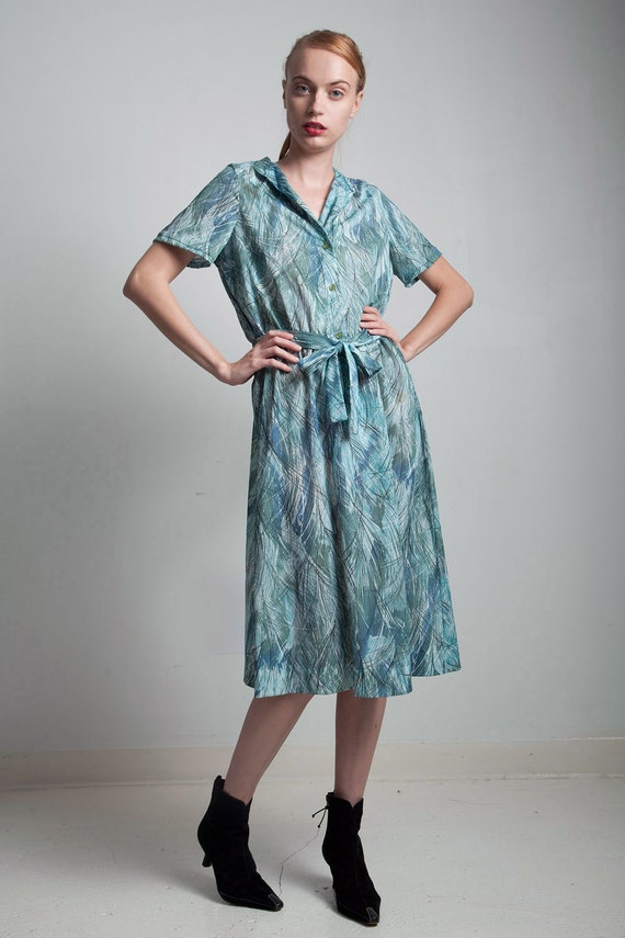 Green Printed Shirt Dress 70s Vintage Mandarin Collar Short Sleeve Belted Belt Tie Abstract Print Large L