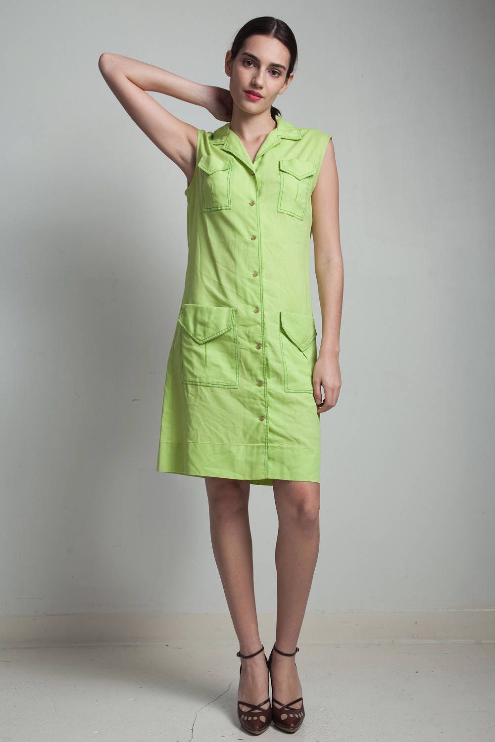 lime green sleeveless shirt dress vintage 70s 4 pockets buttons down front MEDIUM M lime green sleeveless shirt dress vintage 70s 4 pockets buttons down front MEDIUM M