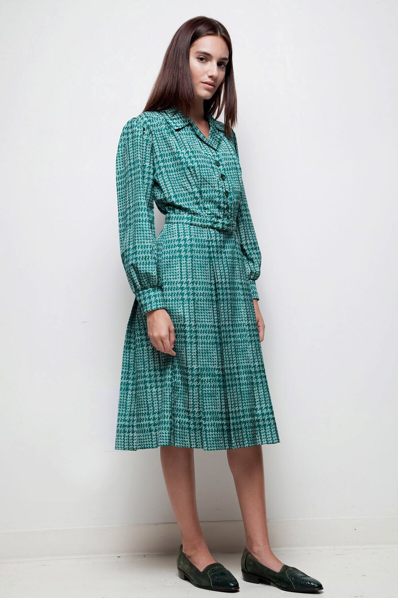 shirtwaist dress green houndstooth plaid polyester pleated vintage 70s LARGE L long sleeves image 2