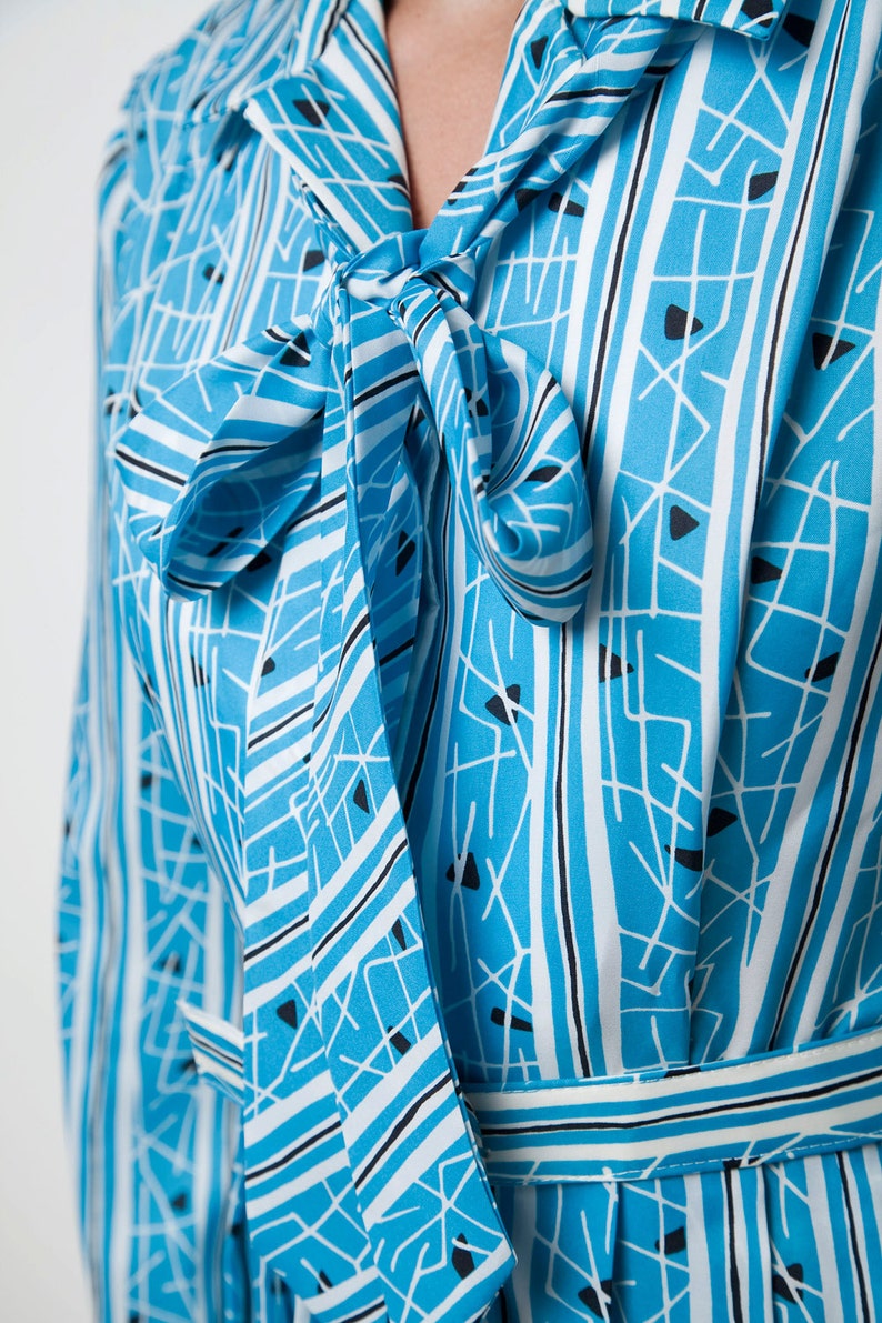 vintage 1970s ascot bow shirtdress mod blue stripes print LARGE L long sleeves knee length