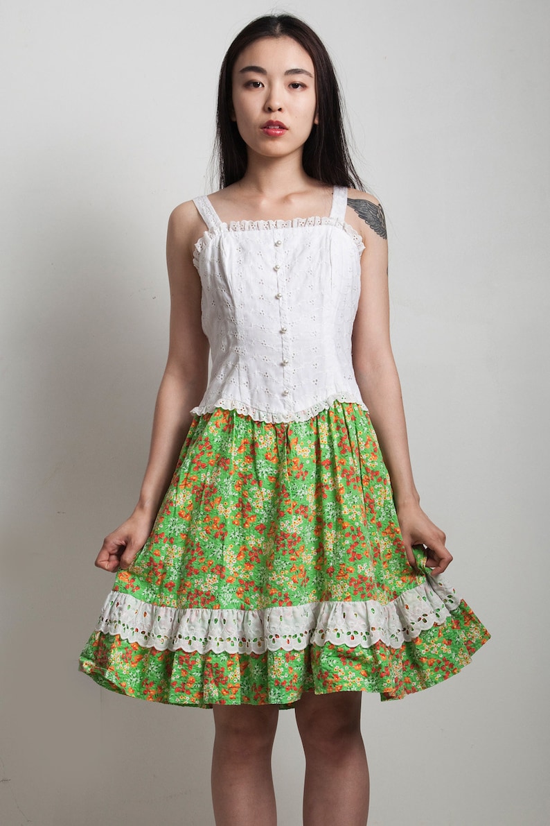 Peasant Dress Green Cotton Eyelet Bodice Ruffled Skirt Hem Vintage 70s