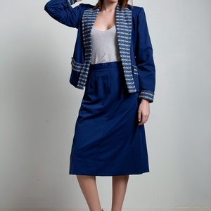 2-piece jacket skirt set suit navy blue textured white pockets a-line below the knee MEDIUM M image 3