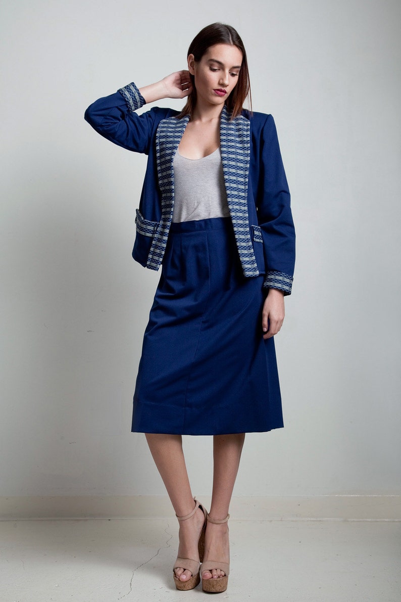 2-piece jacket skirt set suit navy blue textured white pockets a-line below the knee MEDIUM M image 3