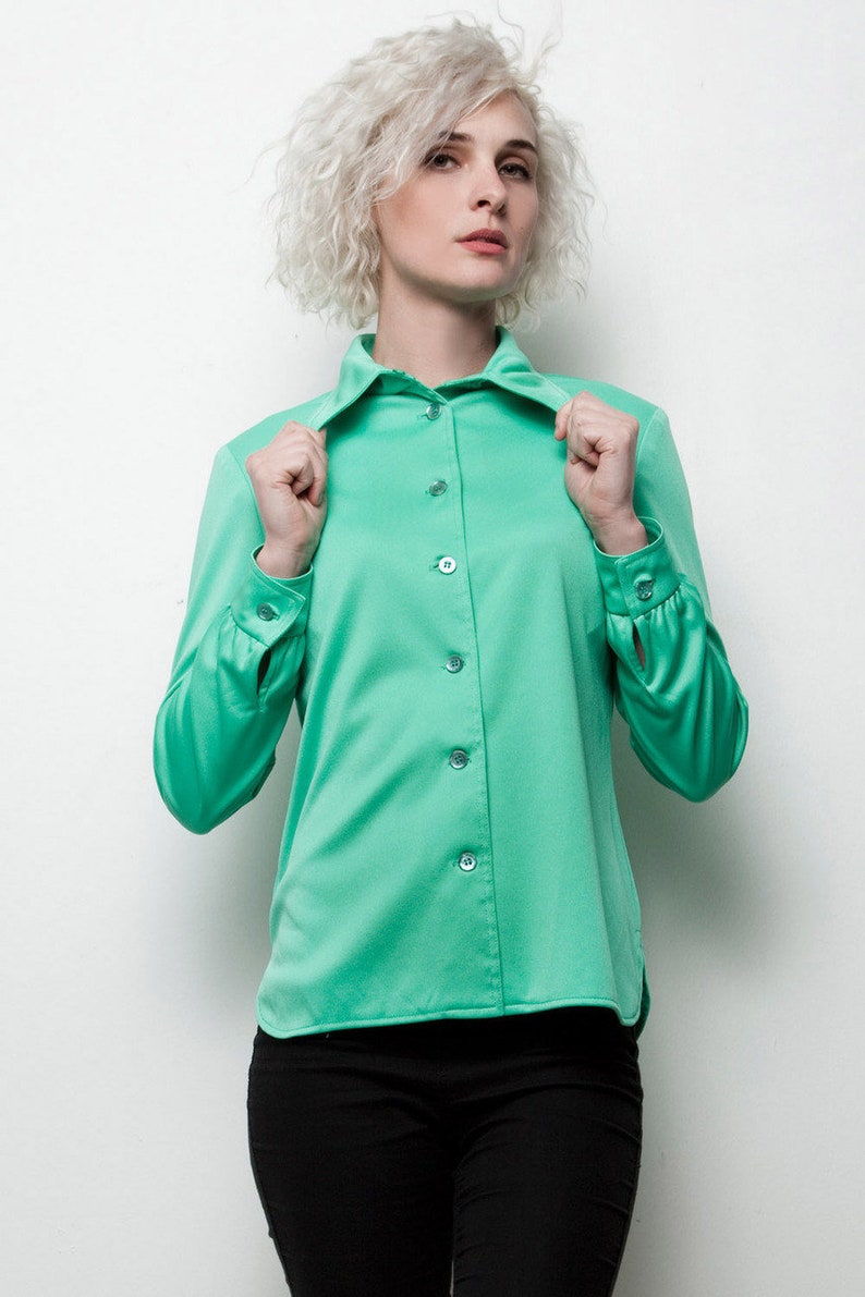 green polyester shirt vintage 70s pointy collar top long sleeves M MEDIUM image 1