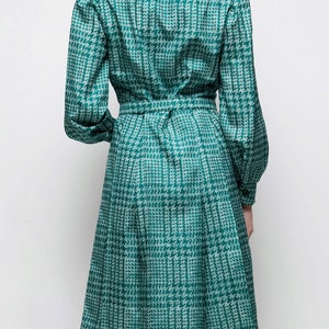 shirtwaist dress green houndstooth plaid polyester pleated vintage 70s LARGE L long sleeves image 4