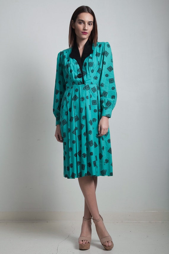 70s pleated dress Green Shirtwaist Pleated Dress Vintage 70s Cotton Flocked Black Velvet  Print Long Sleeves LARGE L