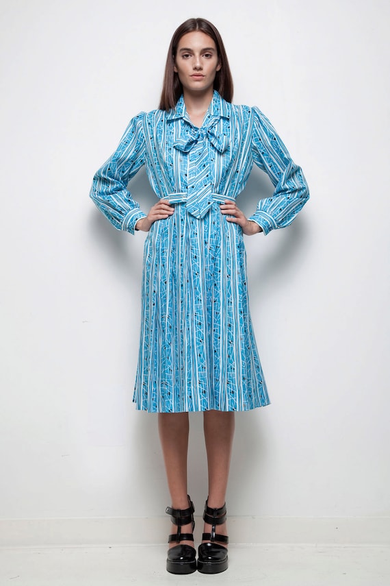 long sleeve ascot dress Vintage 1970s Ascot Bow Shirtdress Mod Blue Stripes Print LARGE L Long  Sleeves Knee Length