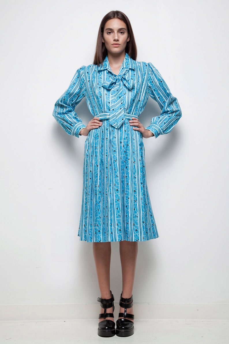 vintage 1970s ascot bow shirtdress mod blue stripes print LARGE L long sleeves knee length