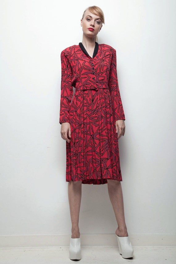 red shirtwaist dress Vintage Pleated Shirtwaist Dress Red Black Abstract Palm Print Long Sleeve  LARGE L