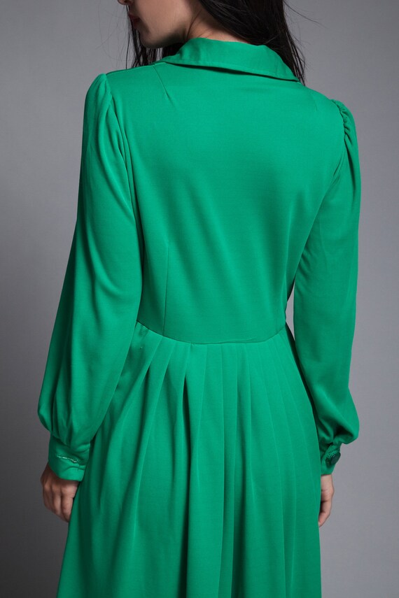 pleated shirtwaist dress green knit long sleeves … - image 8