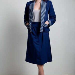 2-piece jacket skirt set suit navy blue textured white pockets a-line below the knee MEDIUM M image 2