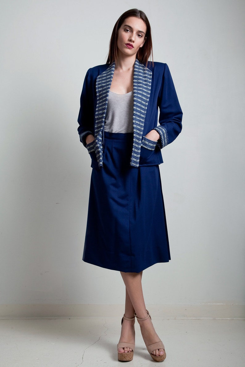 2-piece jacket skirt set suit navy blue textured white pockets a-line below the knee MEDIUM M image 2