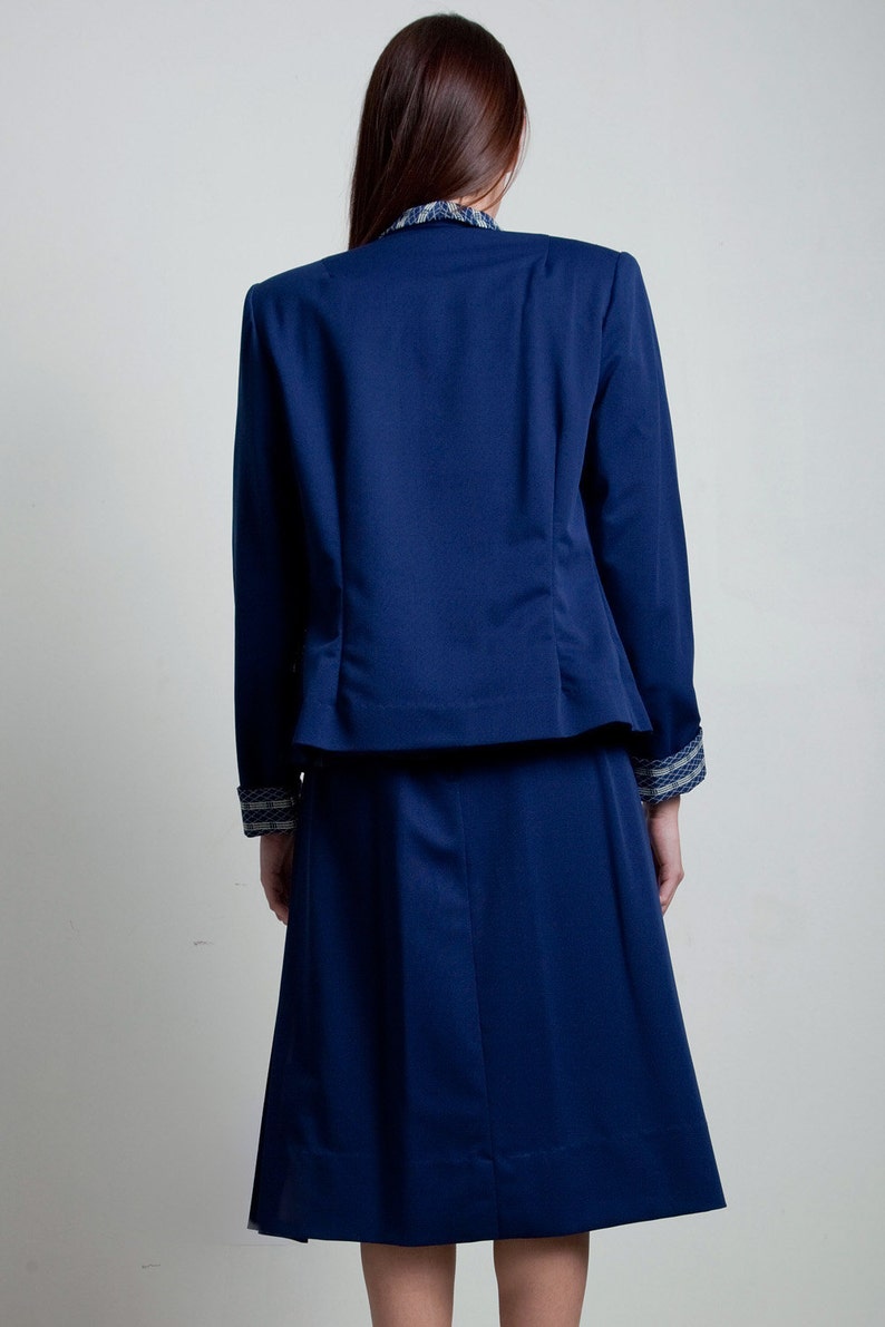 2-piece jacket skirt set suit navy blue textured white pockets a-line below the knee MEDIUM M image 4