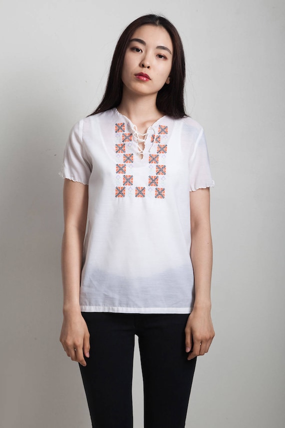 刺繍入りレースアップトップ ボヘミアン 半袖 ホワイト コットン 