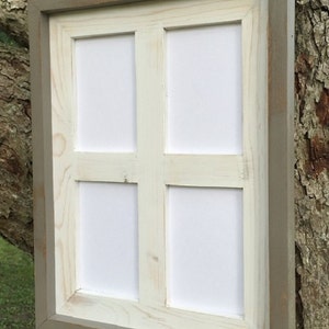 Peut inclure: Un cadre photo en bois blanc avec un cadre extérieur gris. Le cadre a quatre ouvertures pour photos.