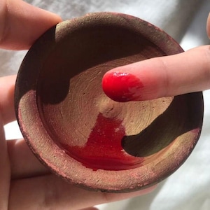 Cor natural marroquina Aker Fassi - Cor para lábios e bochechas - Feito à mão em pote de barro.