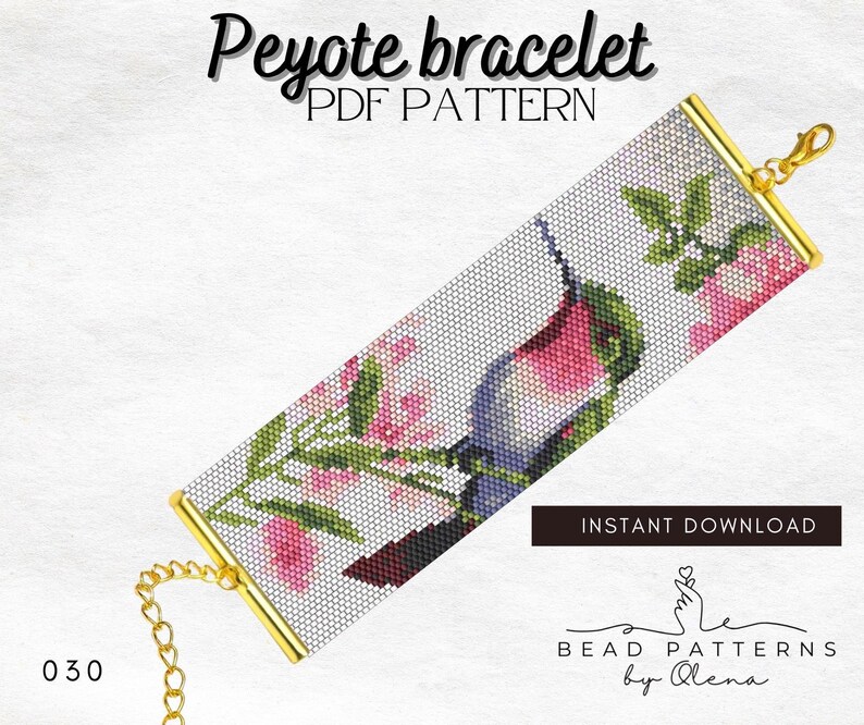K&ouml;nnte beinhalten: Ein Peyote-Stich-Armband-Muster mit einem Kolibri und rosa und gr&uuml;nen Blumen. Das Muster ist als sofortiger Download verf&uuml;gbar. "Peyote bracelet PDF PATTERN" und "Bead Patterns by Alena" sind auf dem Bild zu sehen.