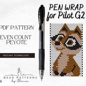 Könnte beinhalten: Ein schwarzer Pilot G-2 07 Stift neben einem Perlen-Waschbär-Design. Das Bild enthält den Text "PEN WRAP for Pilot G2", "PDF PATTERN", "EVEN COUNT PEYOTE" und "INSTANT DOWNLOAD". Das Design ist ein PDF-Muster.