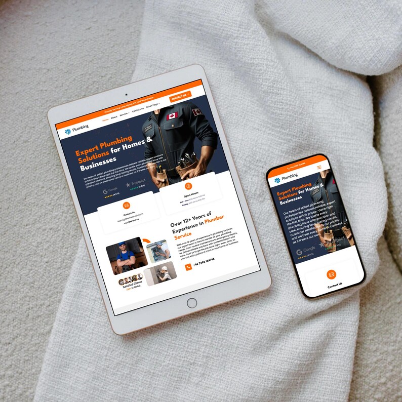 Op de afbeelding: Een witte tablet en smartphone die een website voor loodgietersdiensten weergeven. De tablet toont de volledige website-indeling, terwijl de telefoon een voor mobiel geoptimaliseerde versie weergeeft. De website toont de tekst: "Expert Plumbing Solutions for Homes & Businesses."