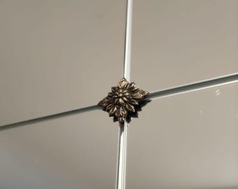 Détail chic à la française pour application miroir.