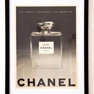 Cartel publicitario original vintage de Chanel n.º 22, enmarcado, 1963, 33 x 25 cm, en excelente estado.