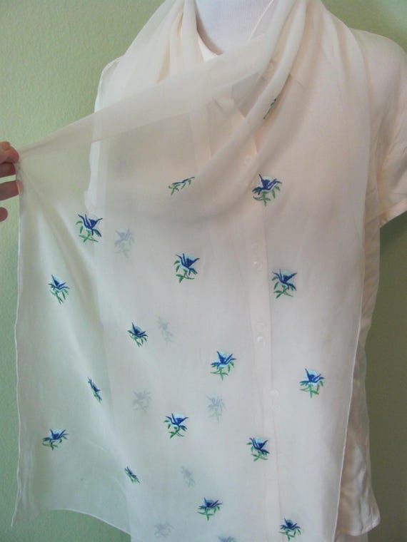 Beautiful Solid White Embroidered Blue Flowers Sh… - image 3