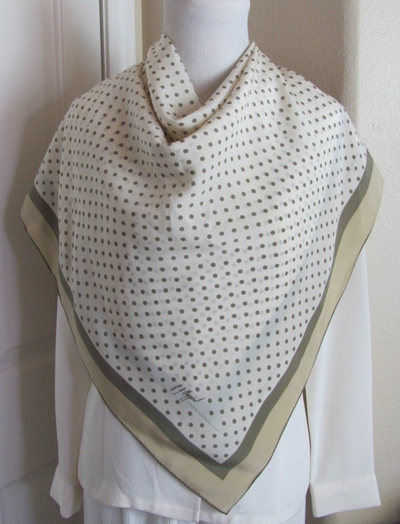 Wow! Peter Nygard // Beautiful off White Beige Polka Dot