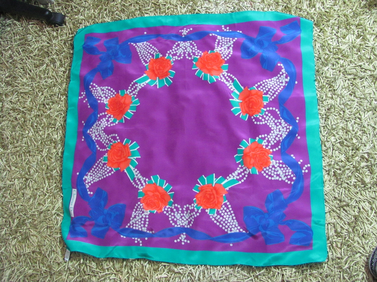 クリスチャン ディオール // 美しく明るいカラフルなパープル ブルー  