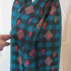 Specialty House // Beautiful Green Houndstooth Paisley Silk Scarf // 11&quot; x 58&quot; Long // Best of the Best