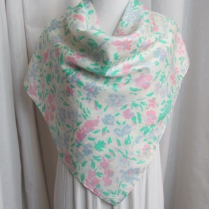 Beautiful White Floral Silk Scarf Wild Rags Style // 31" Inch 79cm Square // Best of the Best // Vintage Designer Signed Scarves