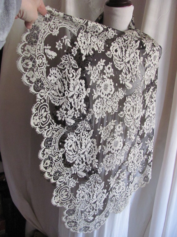 Beautiful Black Net White Floral Lace Mantilla Sc… - image 3