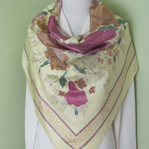 Schöner hellgelber Thai Seidenschal // 92 cm lang // Das Beste vom Besten // 1200+ Vintage Seide Designer Schal in meinem Shop!