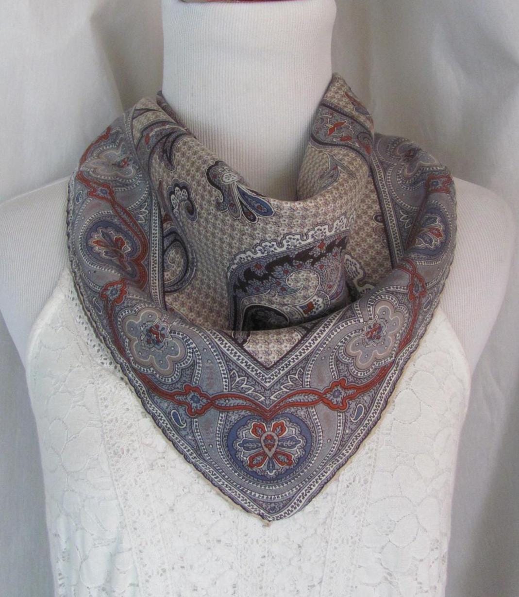 Petite écharpe de poche en soie cachemire grise vintage // 18 po