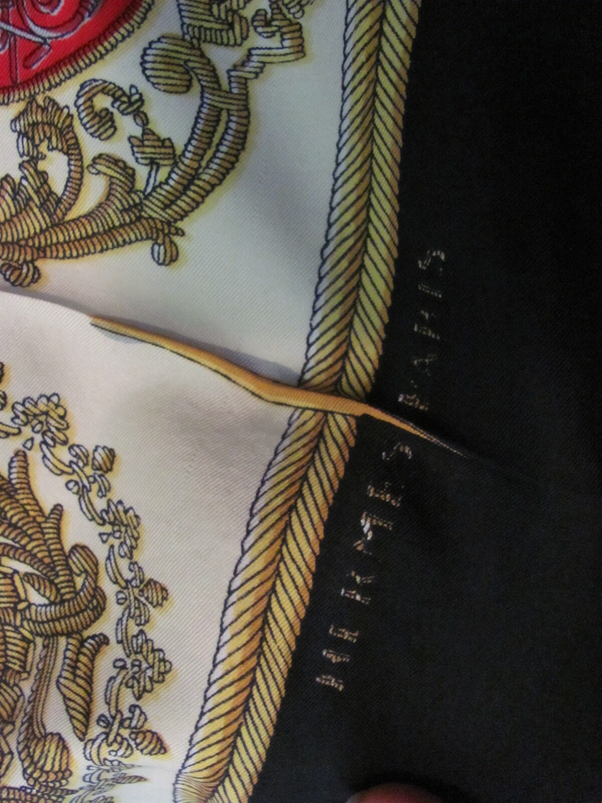 HERMES LES ARMES DE PARIS スカーフ Hermès Les Armes De Paris Silk Scarf ○ Labellov ○ Buy and