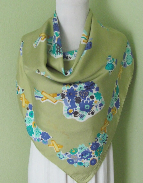 Paloma Picasso // Pale Green Floral Large Soft Sil