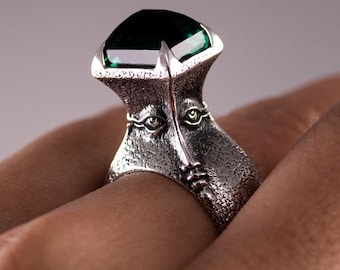 Handcrafted Silver Ring with Green Gemstone, Sculptural Face Design, Unique Statement Jewelry, Artistic Ring for Men & Women