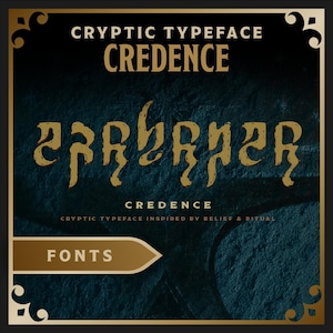 Puede incluir: Gráfico cuadrado con un fondo texturizado azul oscuro y un borde dorado. El texto dice "CRYPTIC TYPEFACE CREDENCE" y "CREDENCE" en una fuente estilizada. Debajo, dice "CRYPTIC TYPEFACE INSPIRED BY BELIEF & RITUAL" y "FONTS".