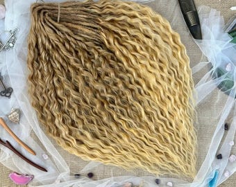 Dreadlocks a consegna rapida, extension sintetiche ricce color biondo caramello da 24 pollici, dreadlocks finti ondulati a doppia estremità per festival o come regalo