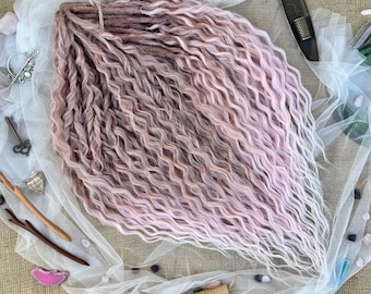 Extensiones de rastas rizadas, 61 cm (24 pulgadas), color rosa, onduladas, sintéticas, de ganchillo, con rizos suaves de doble punta, estilo bohemio, ideales para fiestas y eventos.