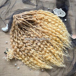60 DE Warm Blonde Synthetic Curls, Caramel Wavy Ombre Dreadlock Extensions, Double Ended Curly Crochet Dreads, Full Set Soft Lock Extensions