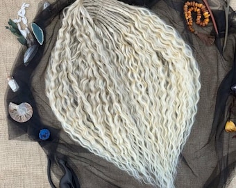 Dreadlock ricci, ricci sintetici da 24 pollici, biondo freddo sfumato morbido stile boho, extension dreadlock ondulate all'uncinetto DE SE