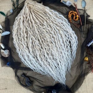 Curly Dreads, 24 inches Wheat Blonde DE SE Synthetic Crochet Dreadlock Extensions,  Boho Ombre Soft Wavy Lock for Natural Look