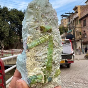 Amas de cristal de tourmaline et lépidolite rose - Spécimen minéral d'Afghanistan